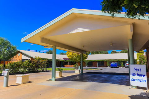 Country Roads Motor Inn Naracoorte - Accommodation Brunswick Heads 1