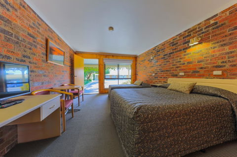 Country Roads Motor Inn Naracoorte - Accommodation Brunswick Heads 10