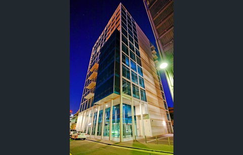 Stylish And Comfortable, Views Over Gouger St! - Accommodation Brunswick Heads 21