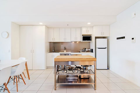 Stylish And Comfortable, Views Over Gouger St! - Accommodation Brunswick Heads 8