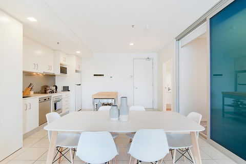 Stylish And Comfortable, Views Over Gouger St! - Accommodation Brunswick Heads 6