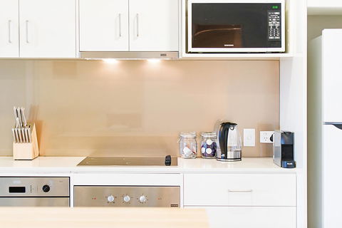 Stylish And Comfortable, Views Over Gouger St! - Accommodation Brunswick Heads 7