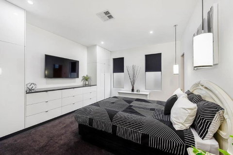 BENGALEE EXECUTIVE TOWNHOUSE- MODERN & STYLISH - Accommodation Brunswick Heads 11