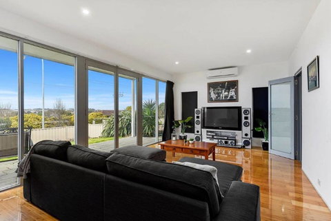 BENGALEE EXECUTIVE TOWNHOUSE- MODERN & STYLISH - Accommodation Brunswick Heads 6