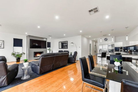 BENGALEE EXECUTIVE TOWNHOUSE- MODERN & STYLISH - Accommodation Brunswick Heads 3