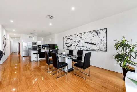 BENGALEE EXECUTIVE TOWNHOUSE- MODERN & STYLISH - Accommodation Brunswick Heads 12