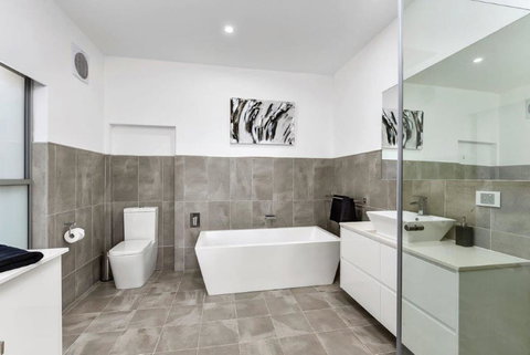 BENGALEE EXECUTIVE TOWNHOUSE- MODERN & STYLISH - Accommodation Brunswick Heads 8