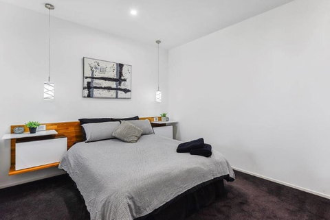 BENGALEE EXECUTIVE TOWNHOUSE- MODERN & STYLISH - Accommodation Brunswick Heads 9