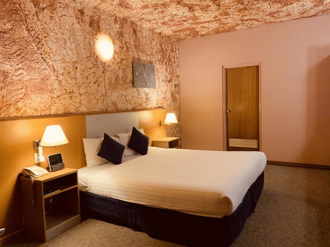 Desert Cave Hotel - Accommodation Brunswick Heads 4