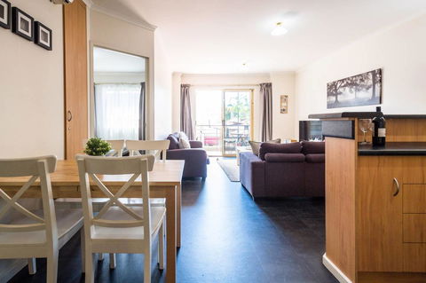 Executive 3 Bedroom Apartment + Internet + Parking - Accommodation Brunswick Heads 21