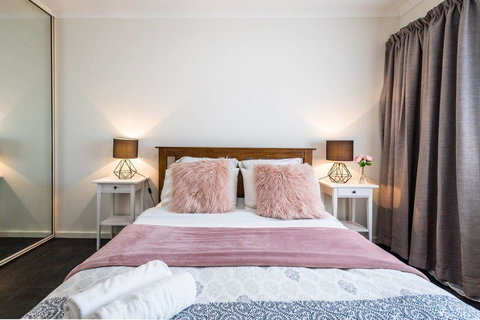 Executive 3 Bedroom Apartment + Internet + Parking - Accommodation Brunswick Heads 1