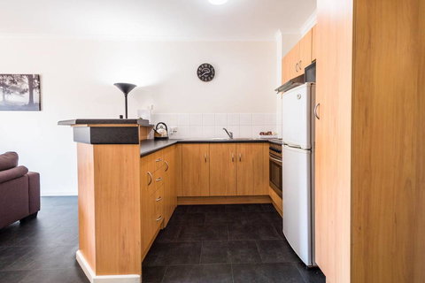 Executive 3 Bedroom Apartment + Internet + Parking - Accommodation Brunswick Heads 5