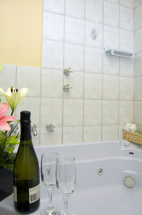 Victoria Hotel Strathalbyn - Accommodation Brunswick Heads 1
