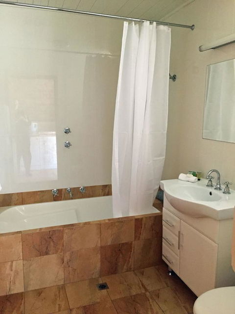 Coonawarra Place Motor Inn - Accommodation Brunswick Heads 7