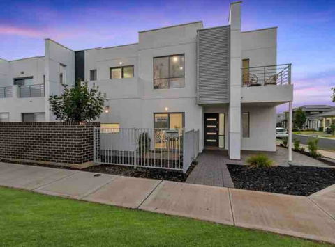 MODERN SPACIOUS 3 BR HOME - NEAR BEACH & AIRPORT - Accommodation Brunswick Heads 0