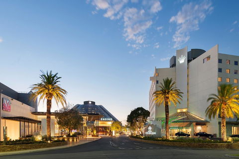 Crown Promenade Perth - Accommodation Brunswick Heads 11