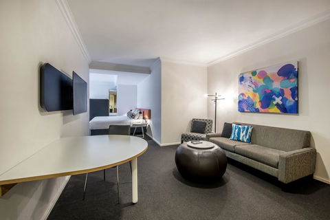 Oaks Perth Hotel - Accommodation Brunswick Heads 3