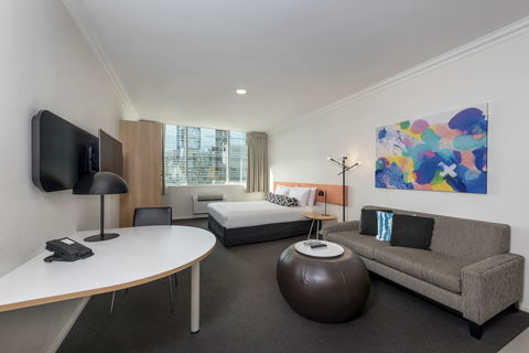 Oaks Perth Hotel - Accommodation Brunswick Heads 0