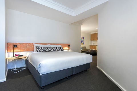 Oaks Perth Hotel - Accommodation Brunswick Heads 2