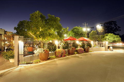 The Stirling Arms Hotel - Accommodation Brunswick Heads 1