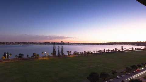Crowne Plaza Perth, An IHG Hotel - Accommodation Brunswick Heads 1
