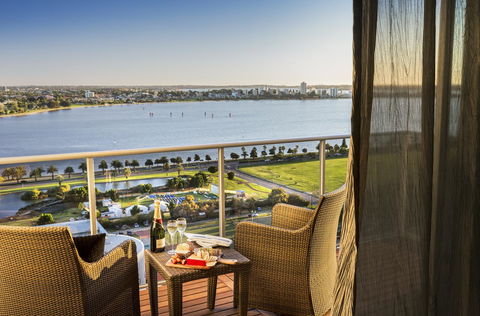 Fraser Suites Perth - Accommodation Brunswick Heads 1
