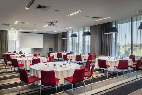 Fraser Suites Perth - Accommodation Brunswick Heads 3