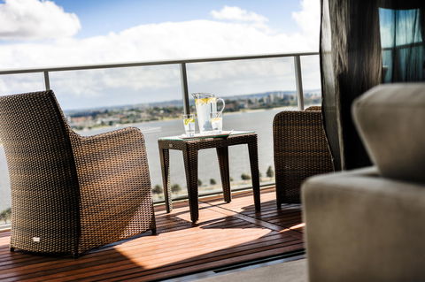 Fraser Suites Perth - Accommodation Brunswick Heads 7
