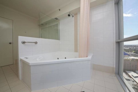 Centre Of Perth Whole Apartment W/view&spa&pool&wifi - Accommodation Brunswick Heads 13