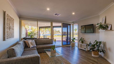 Starboard Views Kalbarri - River Front Apartment - Accommodation Brunswick Heads 0