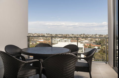 Ramada By Wyndham VetroBlu Scarborough Beach - Accommodation Brunswick Heads 8