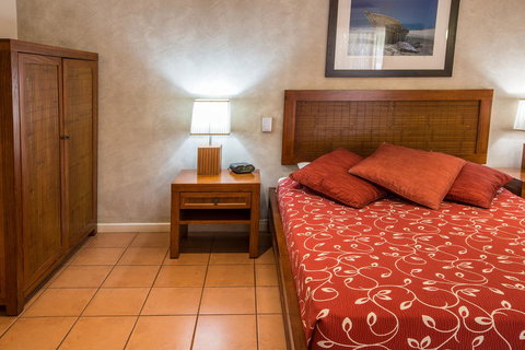 The Continental Hotel - Accommodation Brunswick Heads 2