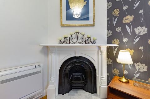 Heritage Townhouse Near Harbour Bridge - Accommodation Brunswick Heads 8