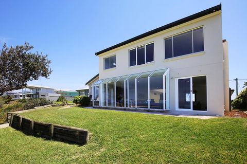 Neptune I Absolute Beachfront I Stunning Views - Accommodation Brunswick Heads 26