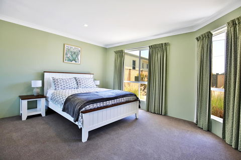 Neptune I Absolute Beachfront I Stunning Views - Accommodation Brunswick Heads 15