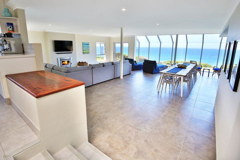 Neptune I Absolute Beachfront I Stunning Views - Accommodation Brunswick Heads 2