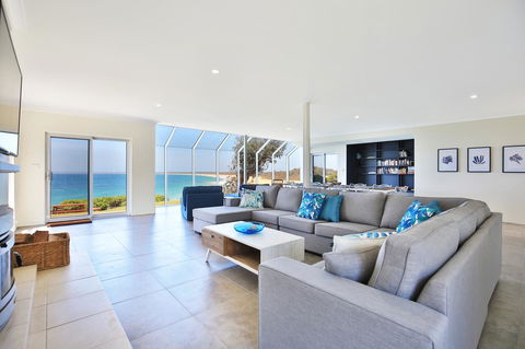 Neptune I Absolute Beachfront I Stunning Views - Accommodation Brunswick Heads 0