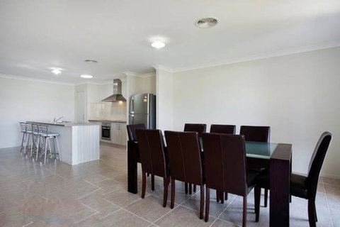 Jindabyne Executive - Accommodation Brunswick Heads 3