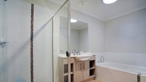 Jindabyne Executive - Accommodation Brunswick Heads 7