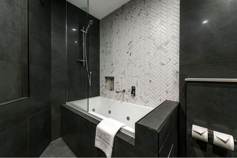 Holiday Inn & Suites - Parramatta Marsden Street, An IHG Hotel - Accommodation Brunswick Heads 6