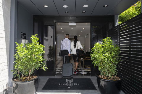 Holiday Inn & Suites - Parramatta Marsden Street, An IHG Hotel - Accommodation Brunswick Heads 12