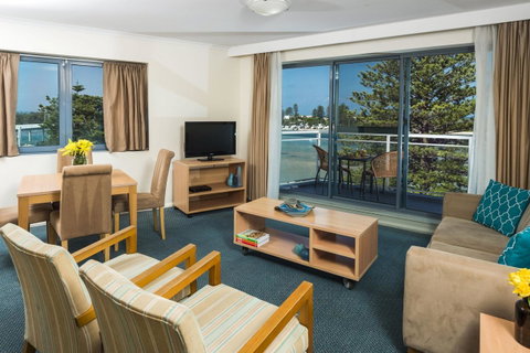 Oaks The Entrance Waterfront Suites - Accommodation Brunswick Heads 2