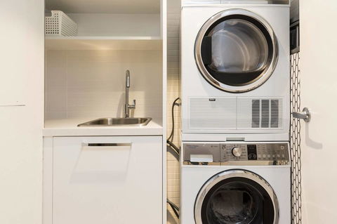 Nobbs Â· Executive 2 Storey Sydney Apartment With Pool - Accommodation Brunswick Heads 11
