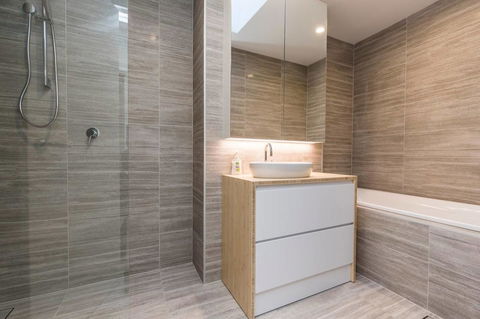 Nobbs Â· Executive 2 Storey Sydney Apartment With Pool - Accommodation Brunswick Heads 10