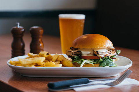 Royal Exhibition Hotel - Accommodation Brunswick Heads 8