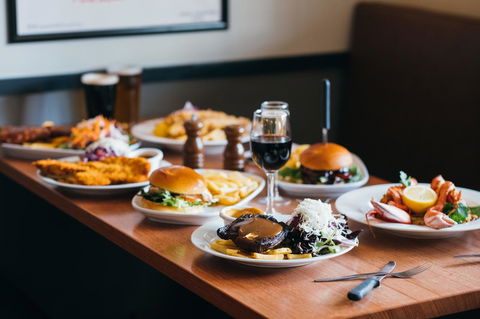 Royal Exhibition Hotel - Accommodation Brunswick Heads 2