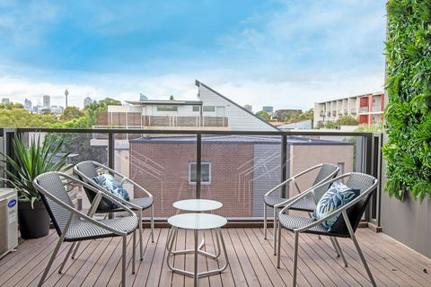 Large Light Luxe 3BDR 2BA Free Parking - Walk To Sydney Uni And RPA - Accommodation Brunswick Heads 4