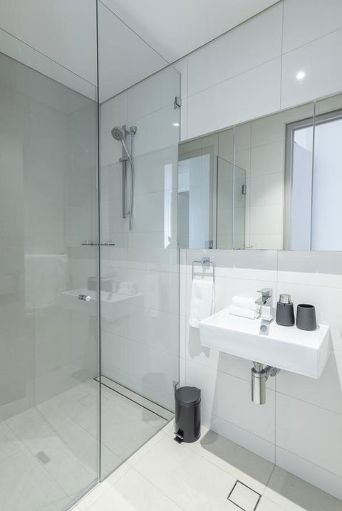 Large Light Luxe 3BDR 2BA Free Parking - Walk To Sydney Uni And RPA - Accommodation Brunswick Heads 8