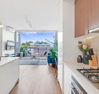 Large Light Luxe 3BDR 2BA Free Parking - walk to Sydney Uni and RPA - Accommodation Brunswick Heads