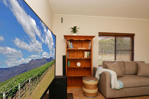 JE Guesthouse, Central To All The Hunter Valley Has To Offer - Accommodation Brunswick Heads 5